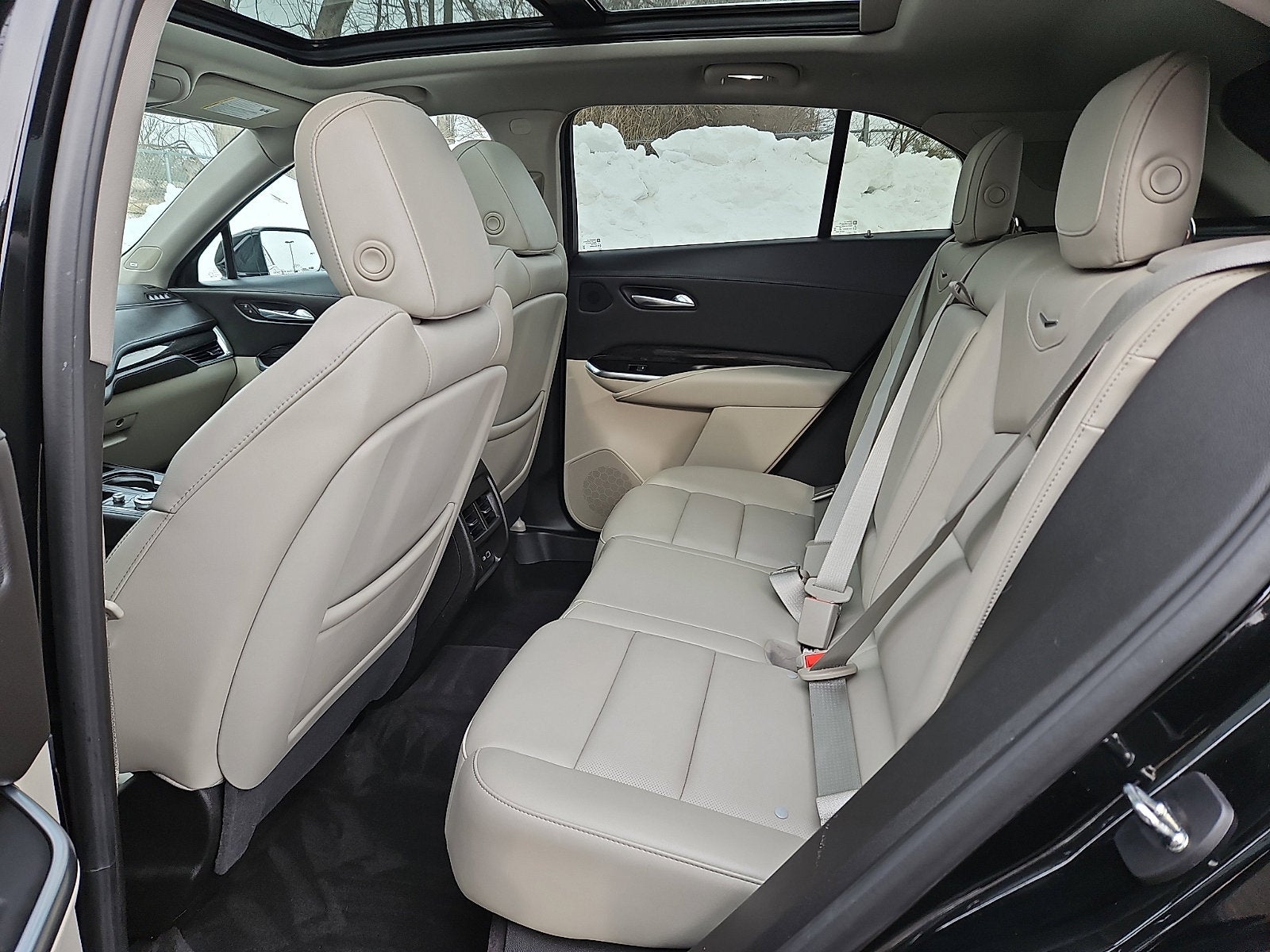 2022 Cadillac XT4 Premium Luxury