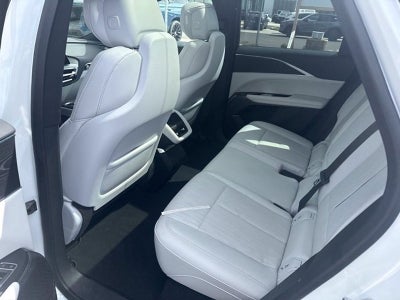 2024 Cadillac LYRIQ Luxury 1