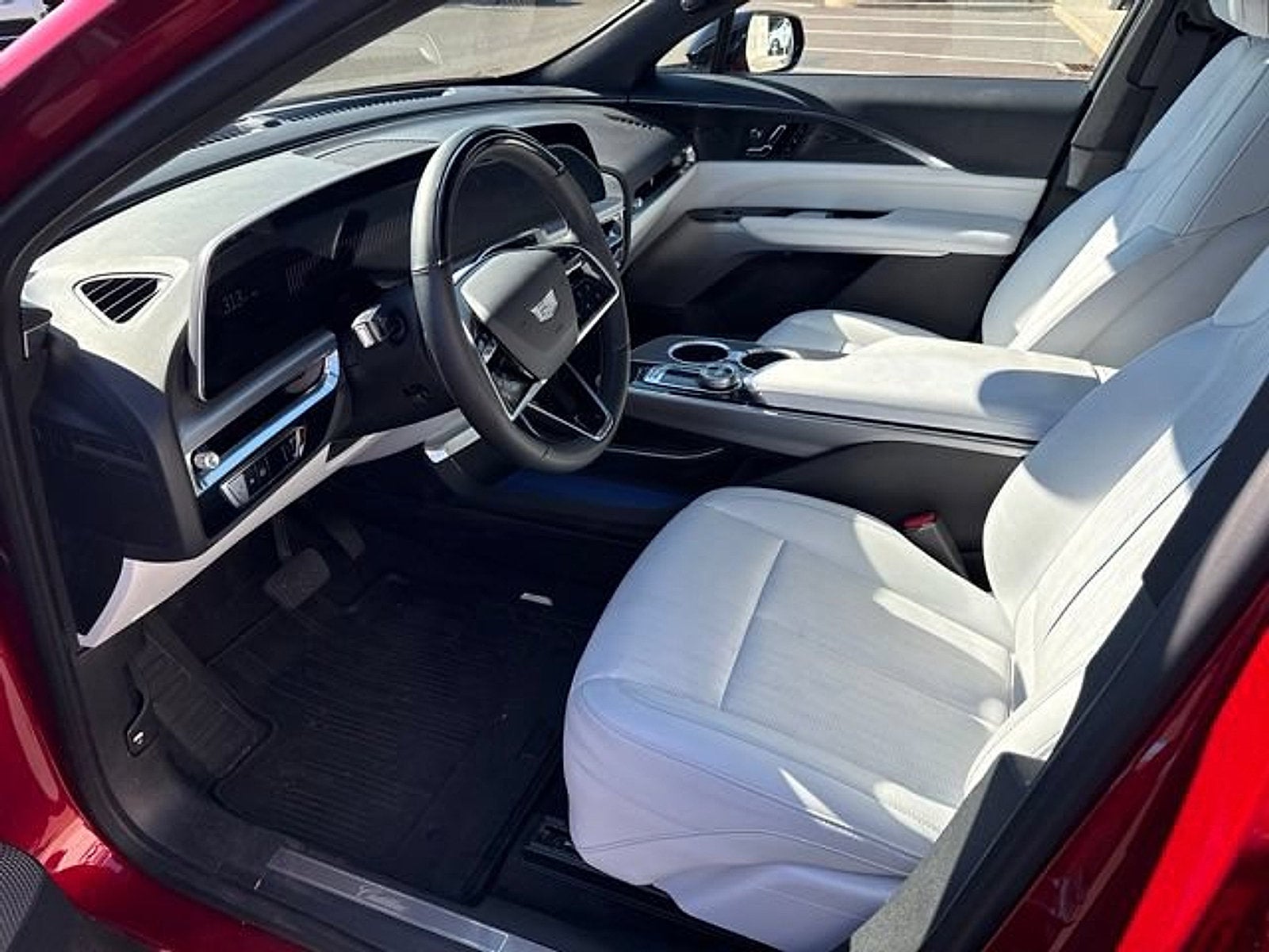2024 Cadillac LYRIQ Luxury 2