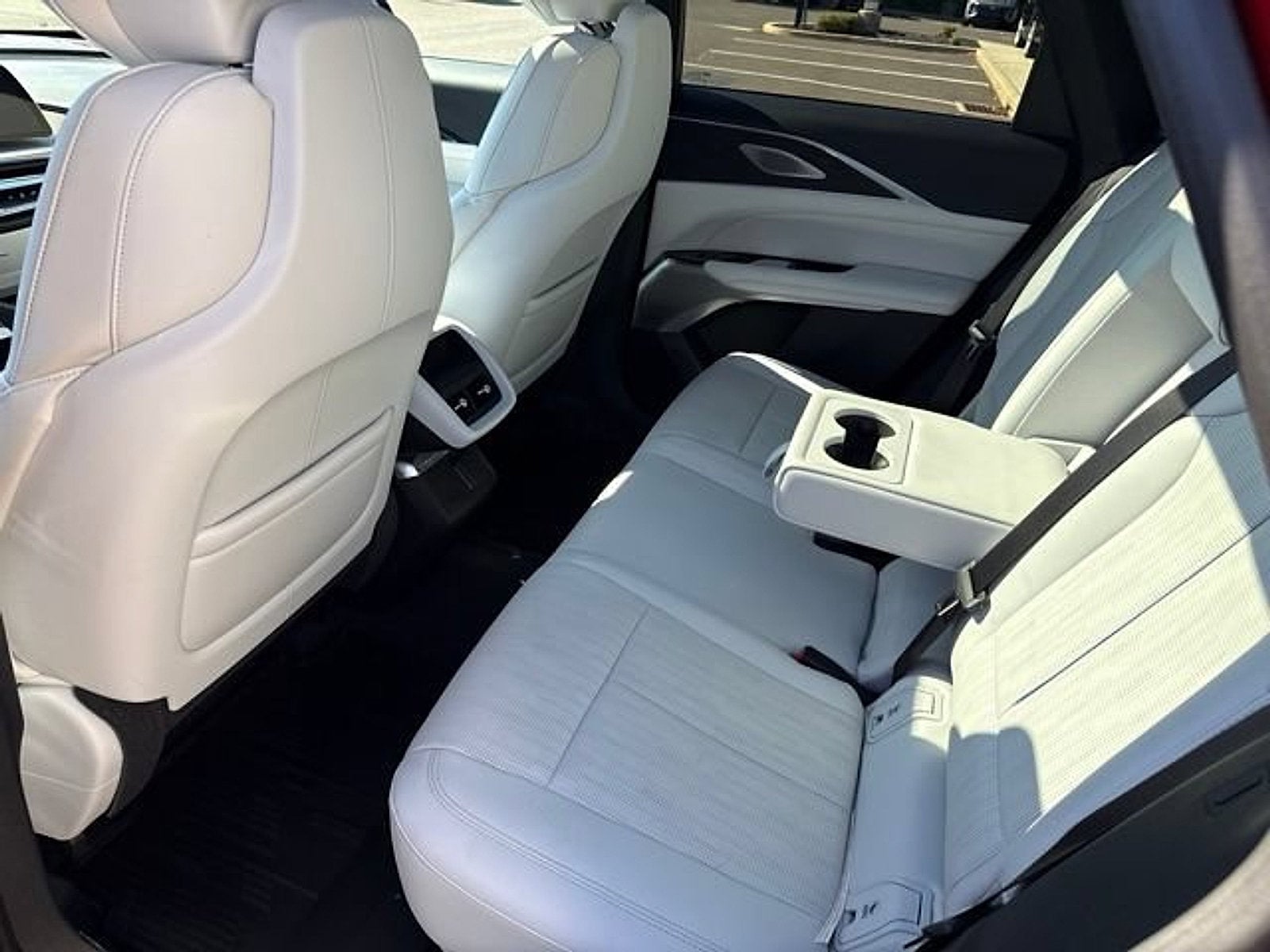 2024 Cadillac LYRIQ Luxury 2