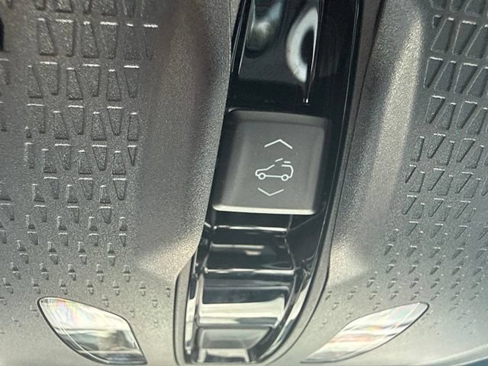 2024 Cadillac LYRIQ Luxury 2