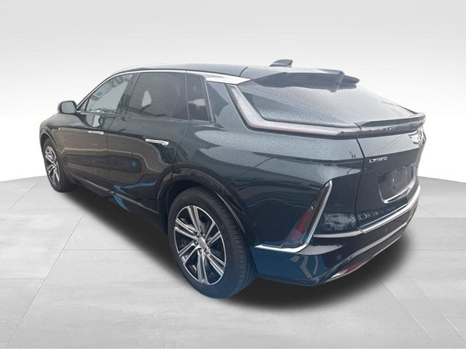 2024 Cadillac LYRIQ Luxury 2