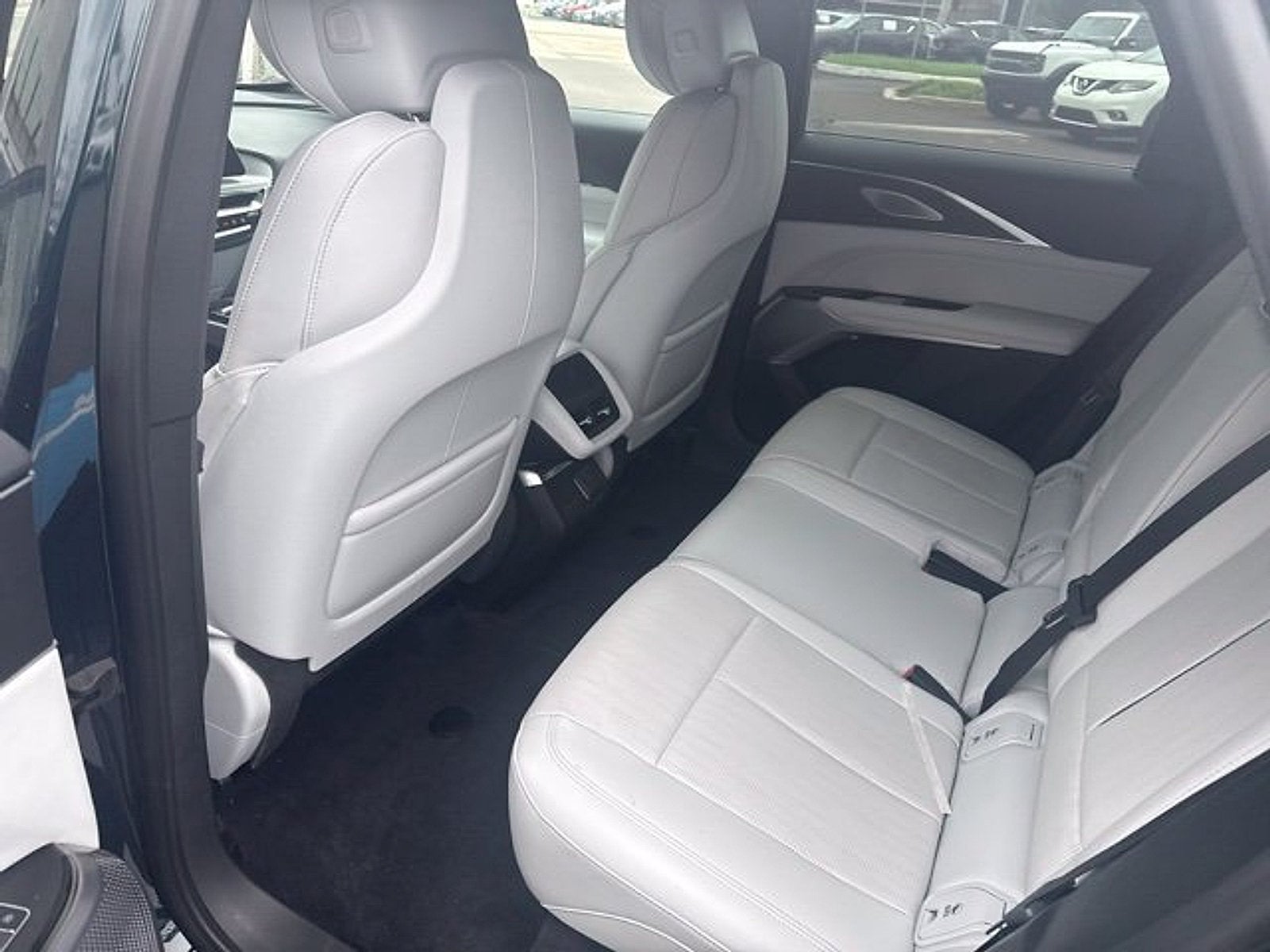 2024 Cadillac LYRIQ Luxury 2