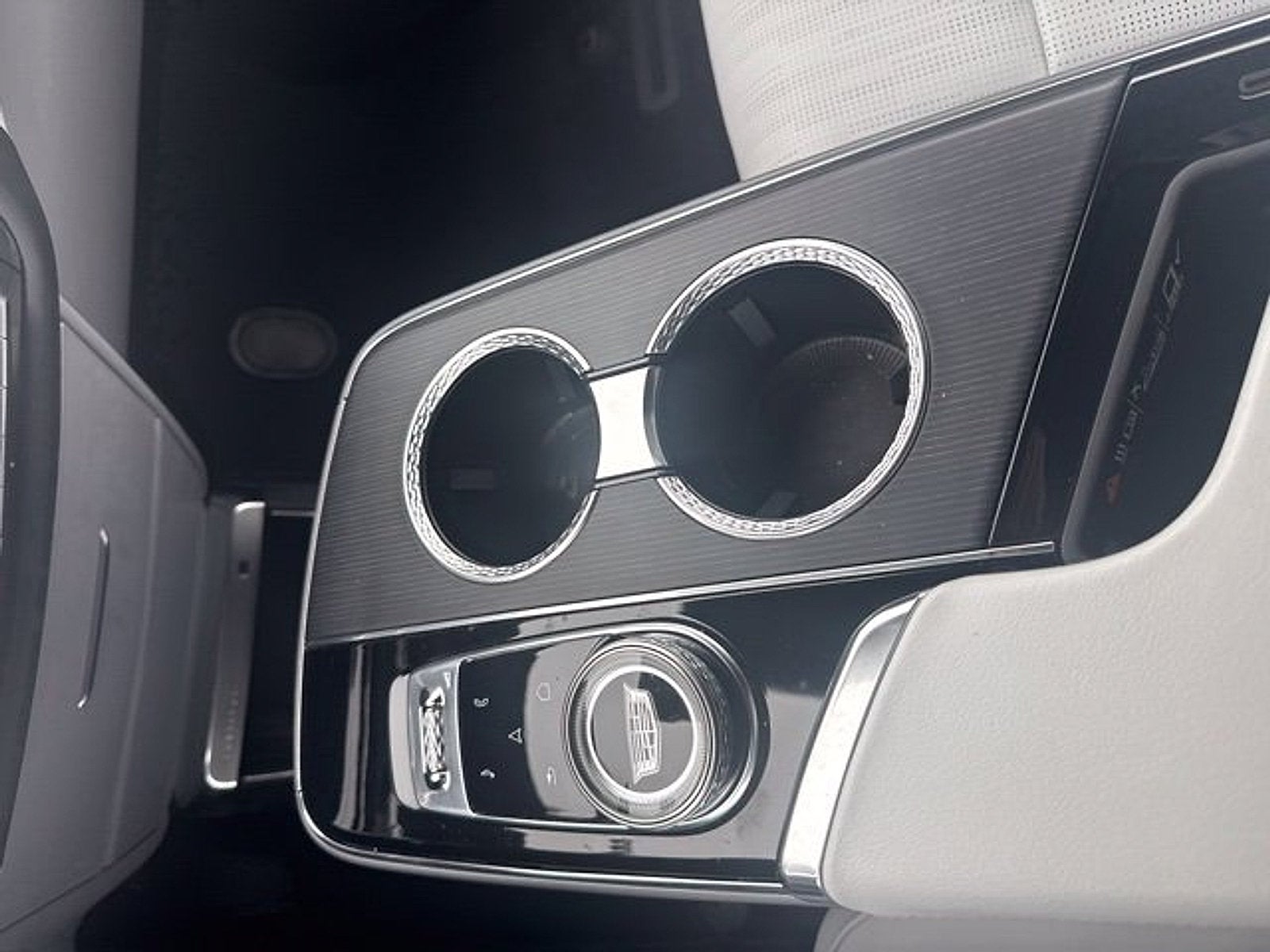 2024 Cadillac LYRIQ Luxury 2