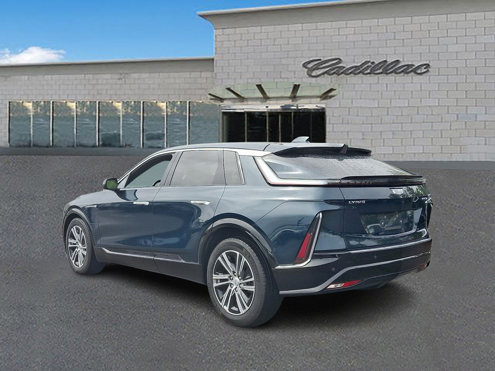 2024 Cadillac LYRIQ Luxury 2