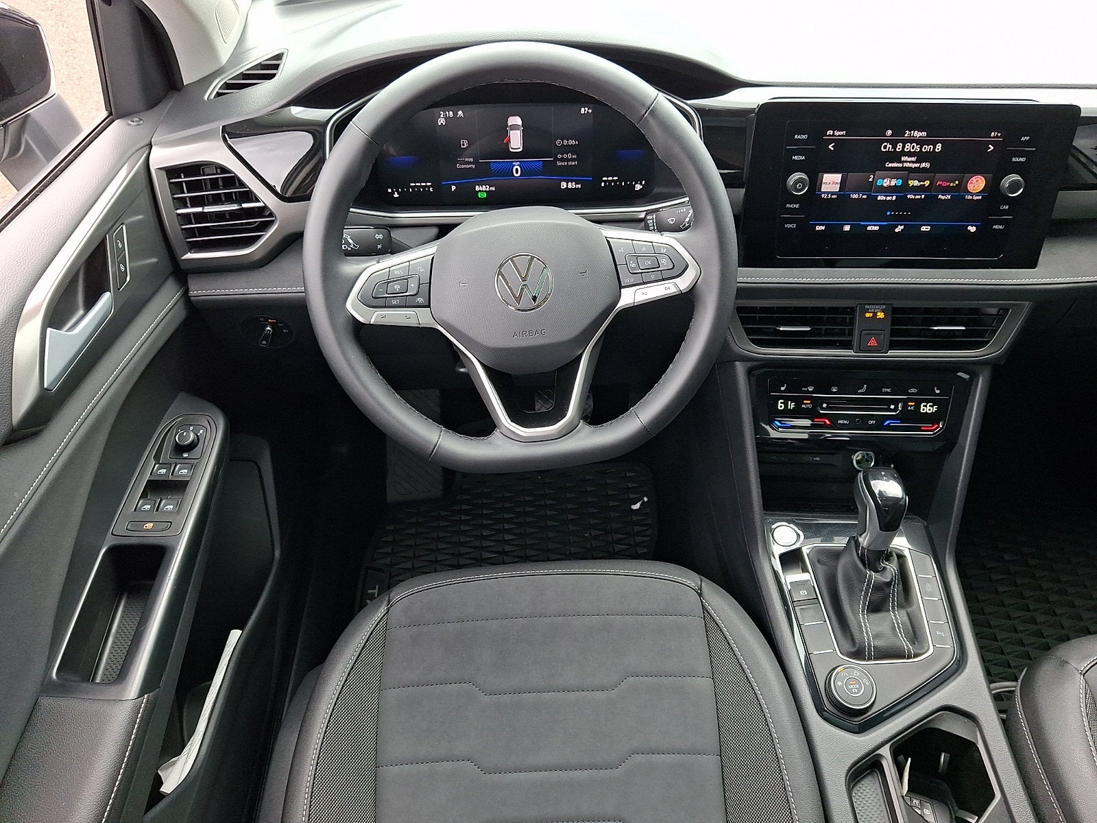 2025 Volkswagen Taos SE Black