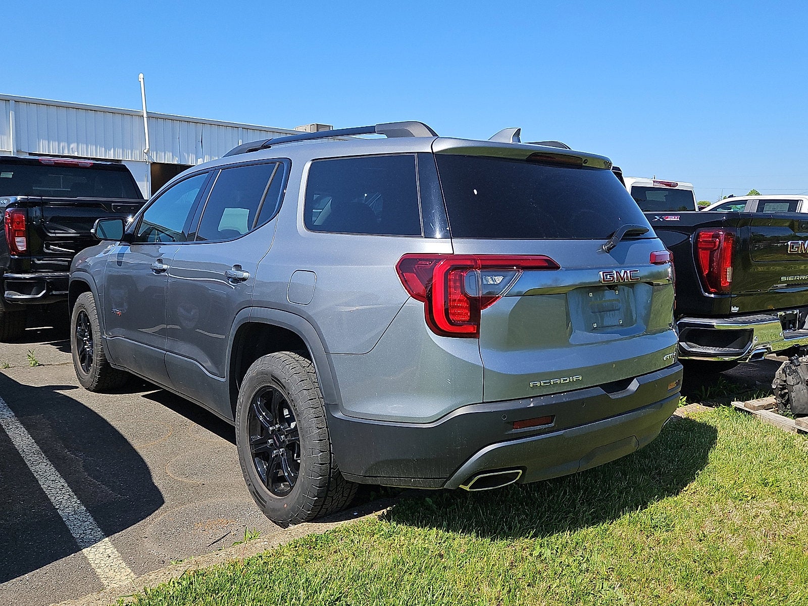 2023 GMC Acadia AT4