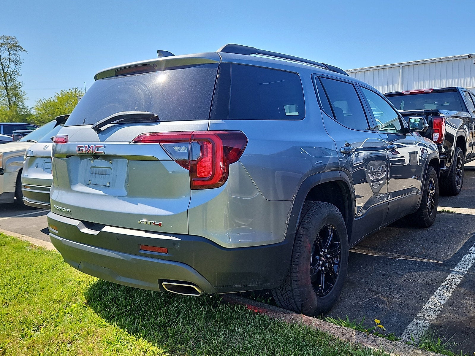 2023 GMC Acadia AT4