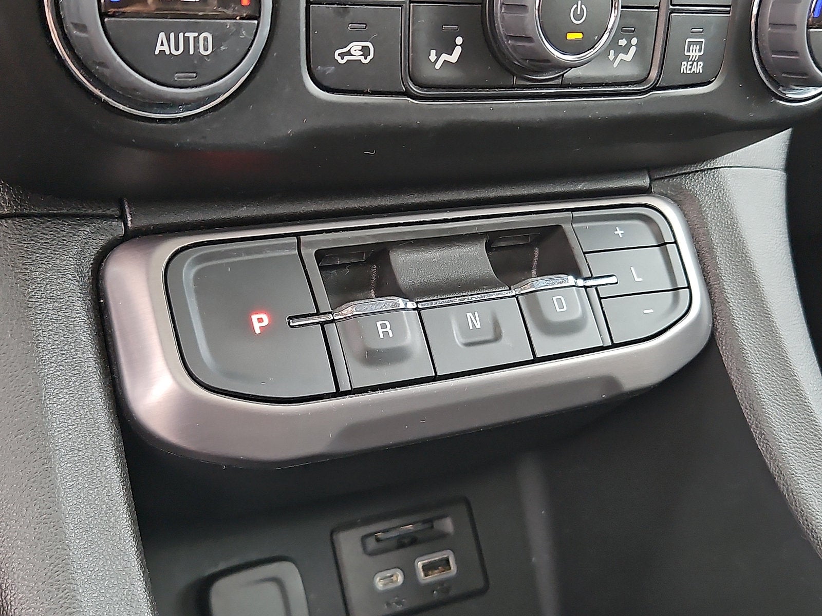 2023 GMC Acadia AT4