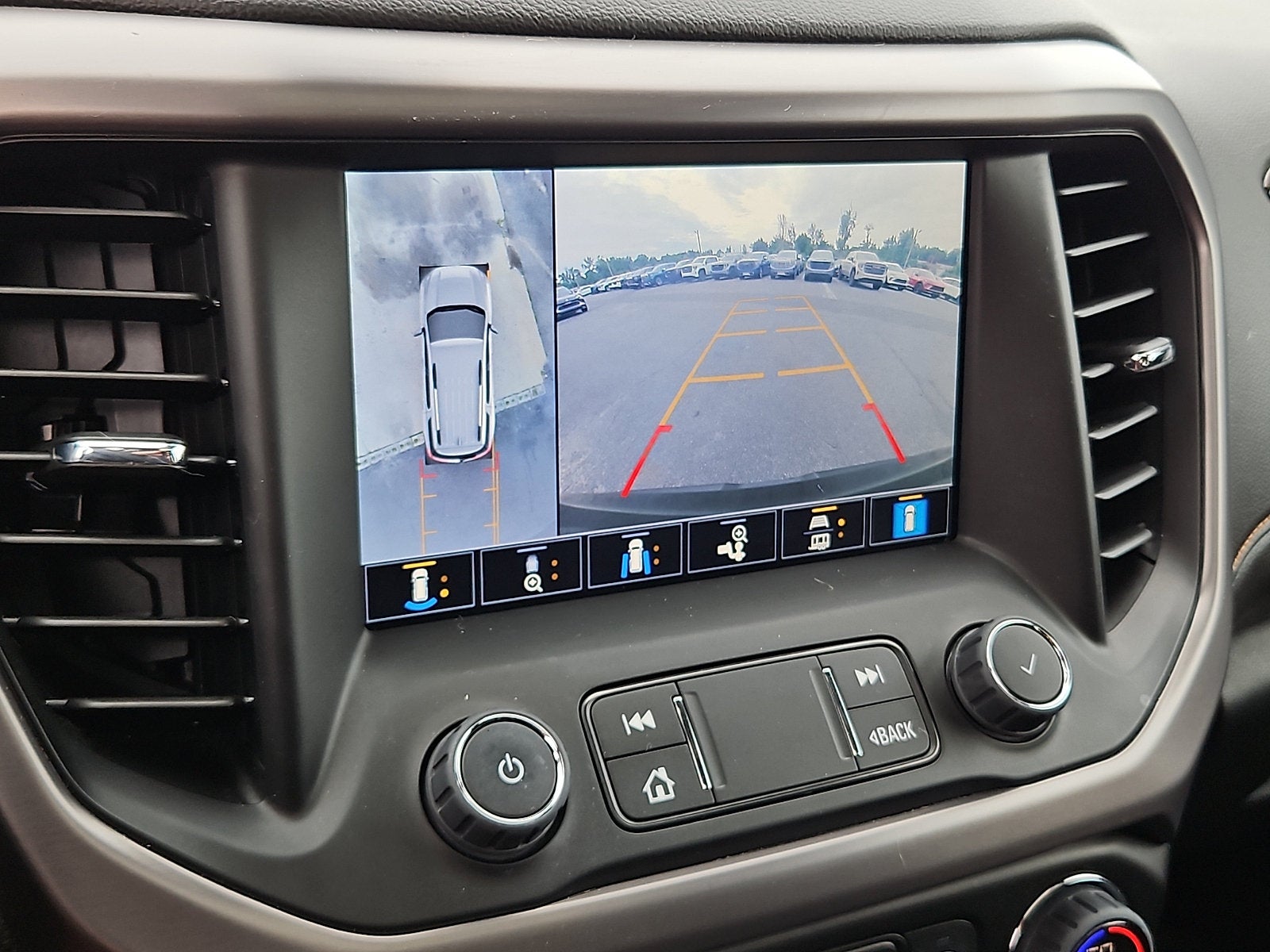 2023 GMC Acadia AT4