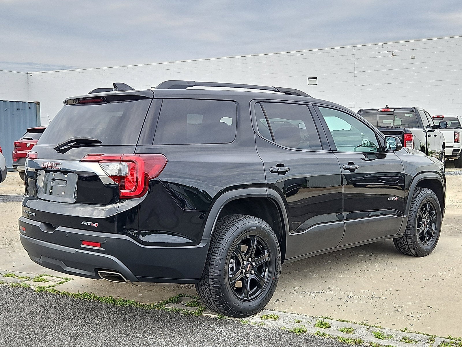 2023 GMC Acadia AT4