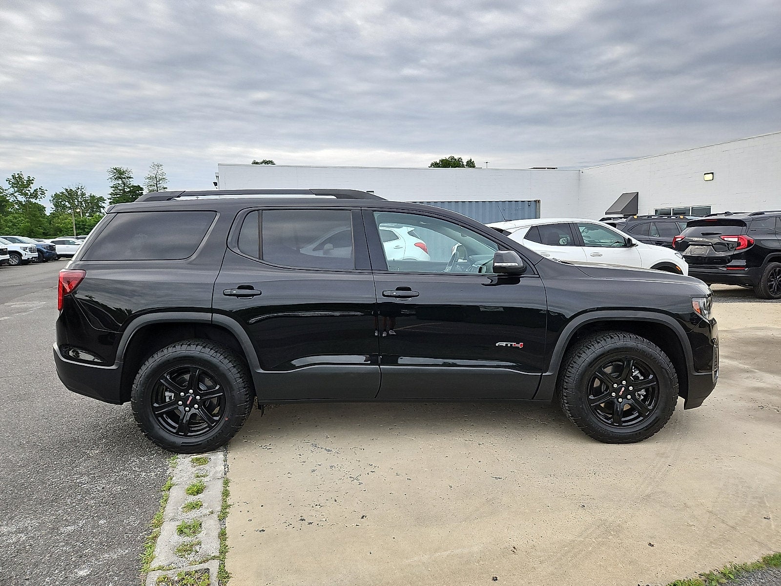 2023 GMC Acadia AT4