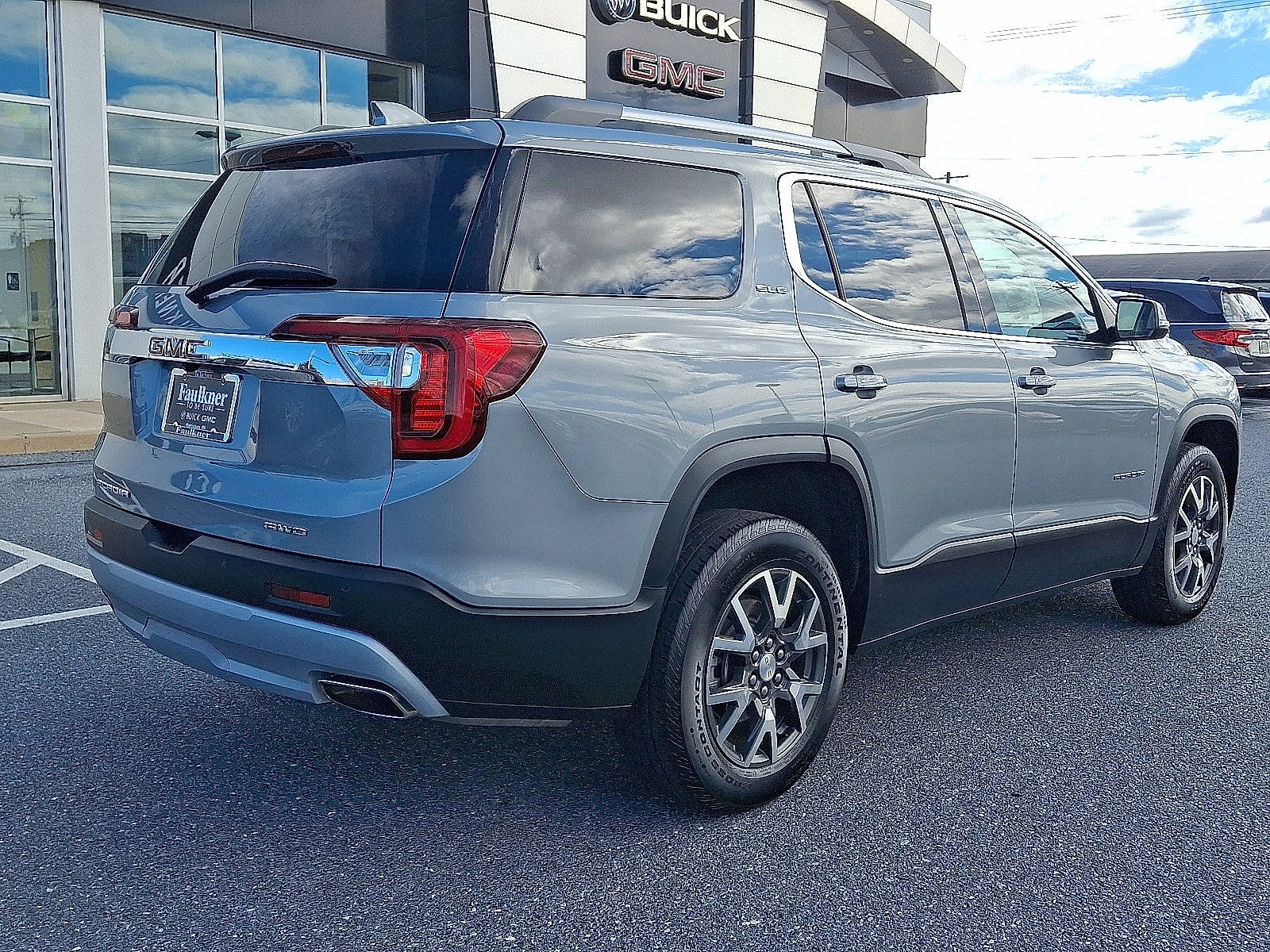 2023 GMC Acadia SLE