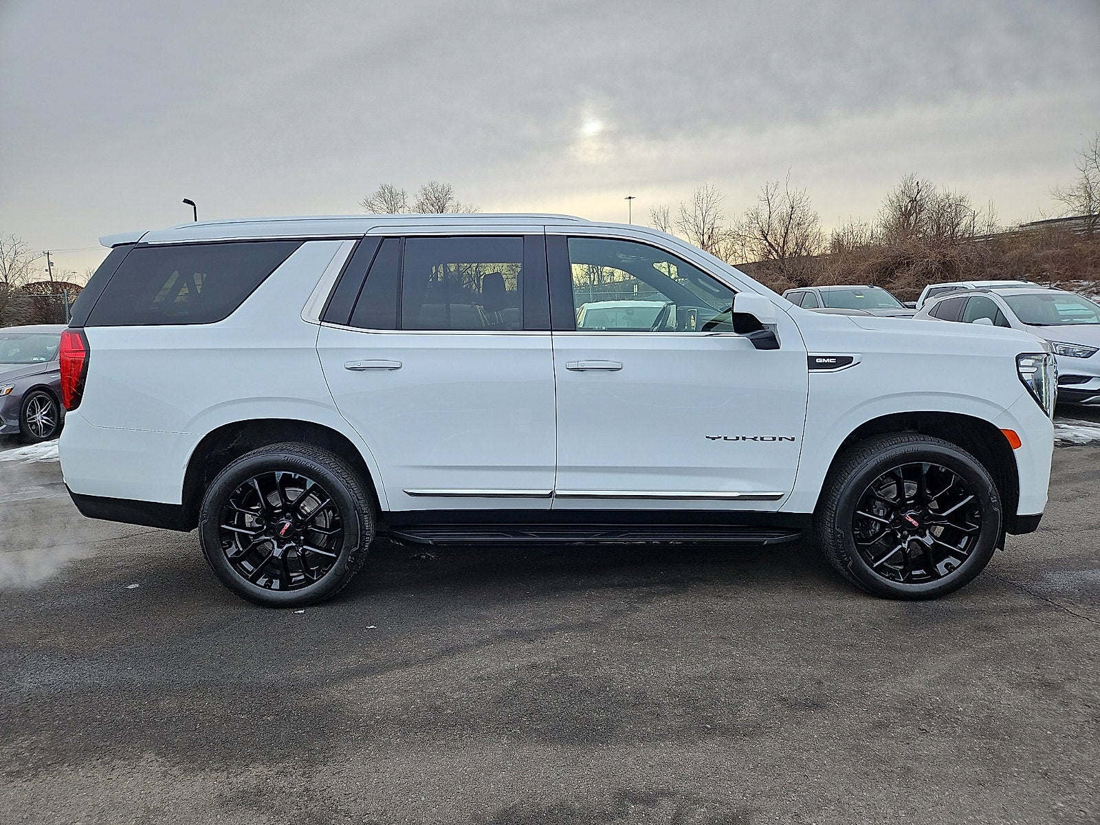 2023 GMC Yukon SLT