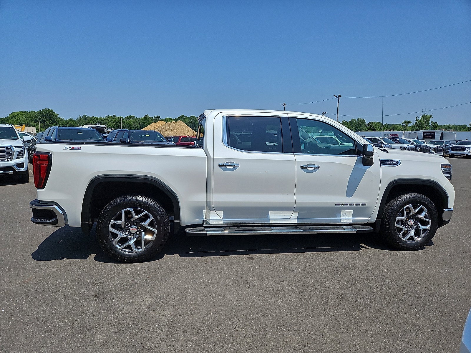 2024 GMC Sierra 1500 SLT