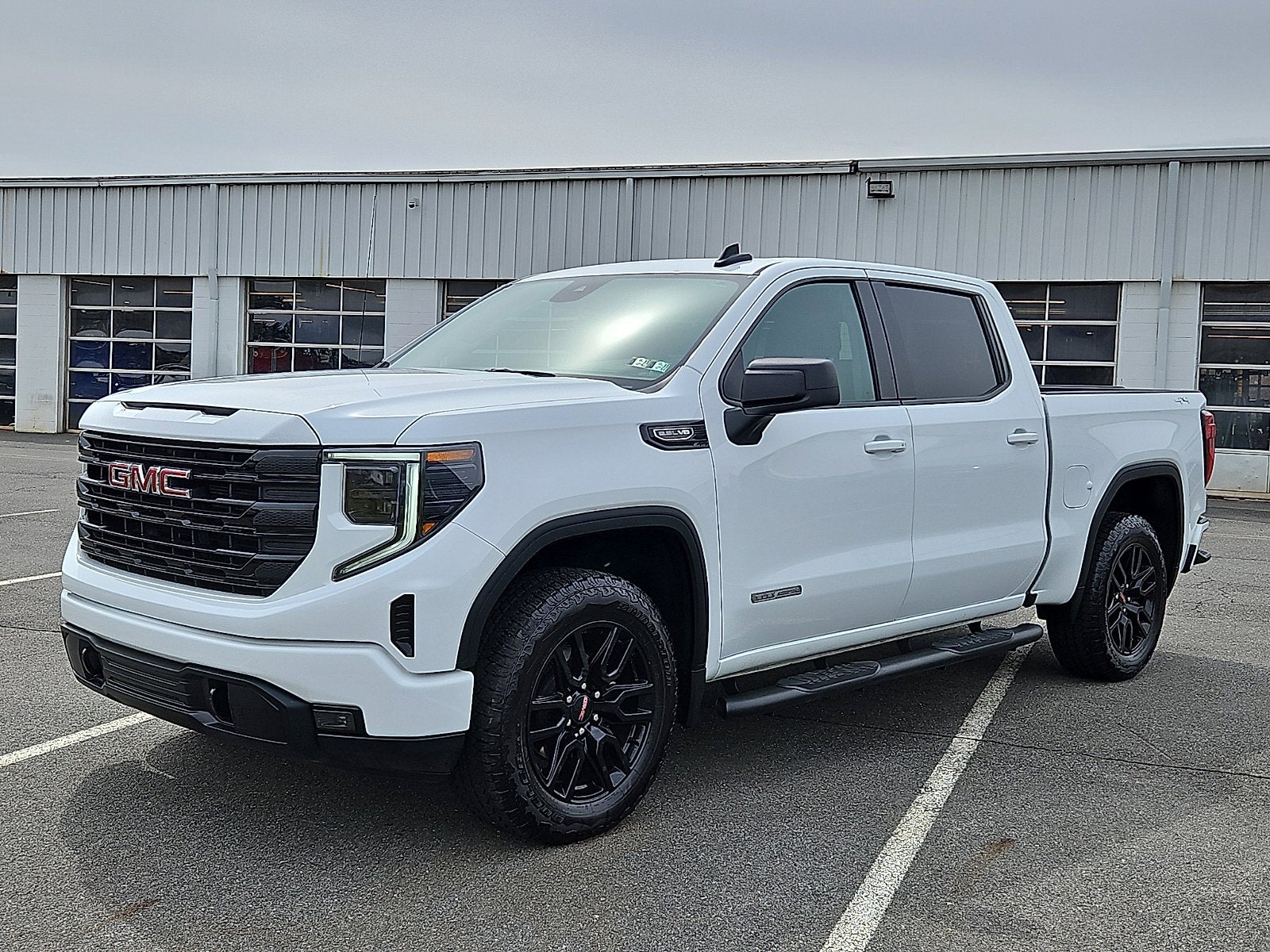 2025 GMC Sierra 1500 Elevation