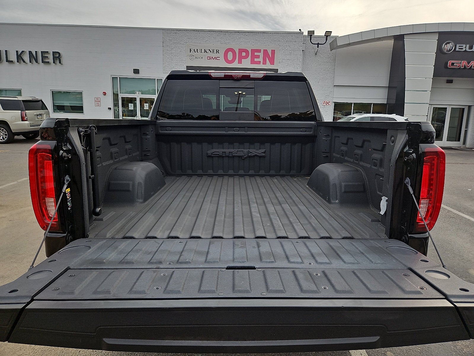 2023 GMC Sierra 1500 AT4X