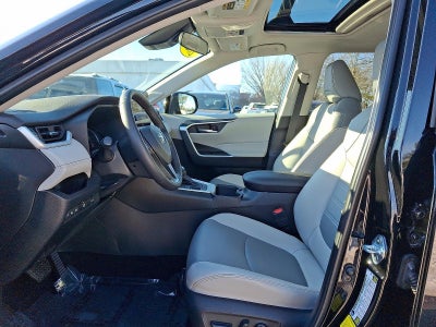 2025 Toyota RAV4 XLE Premium AWD (Natl)