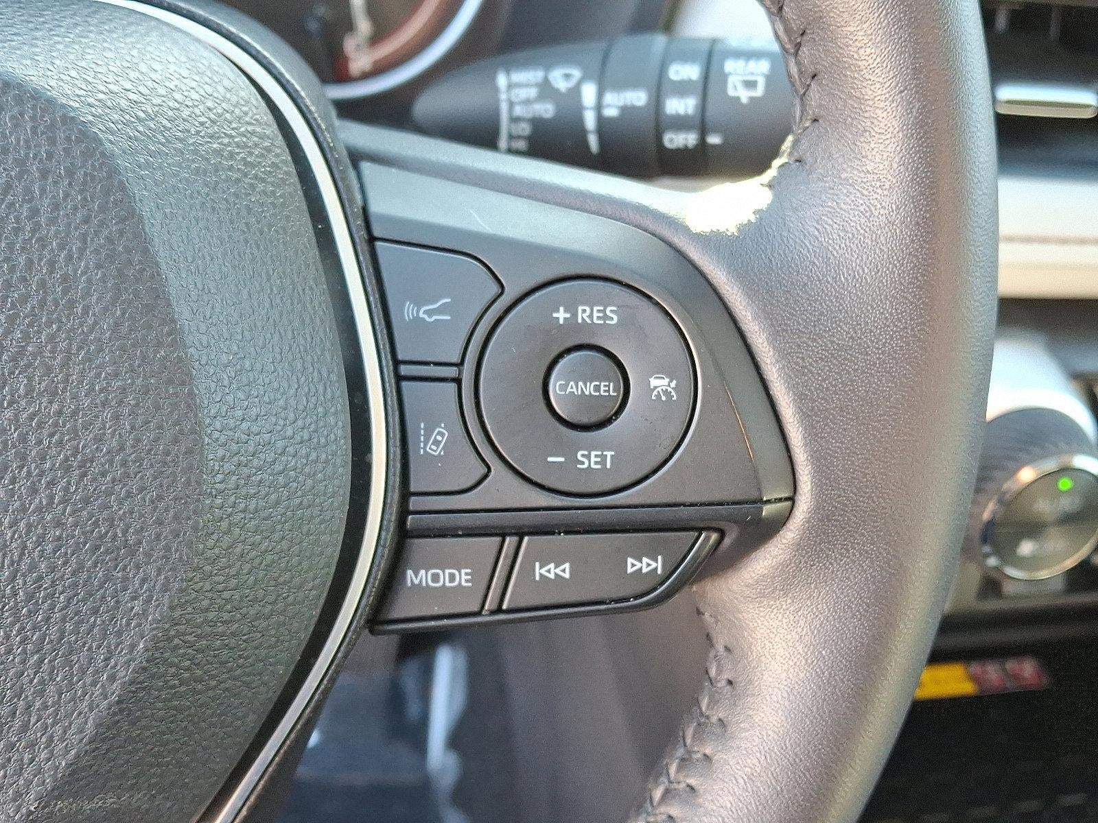 2025 Toyota RAV4 XLE Premium AWD (Natl)