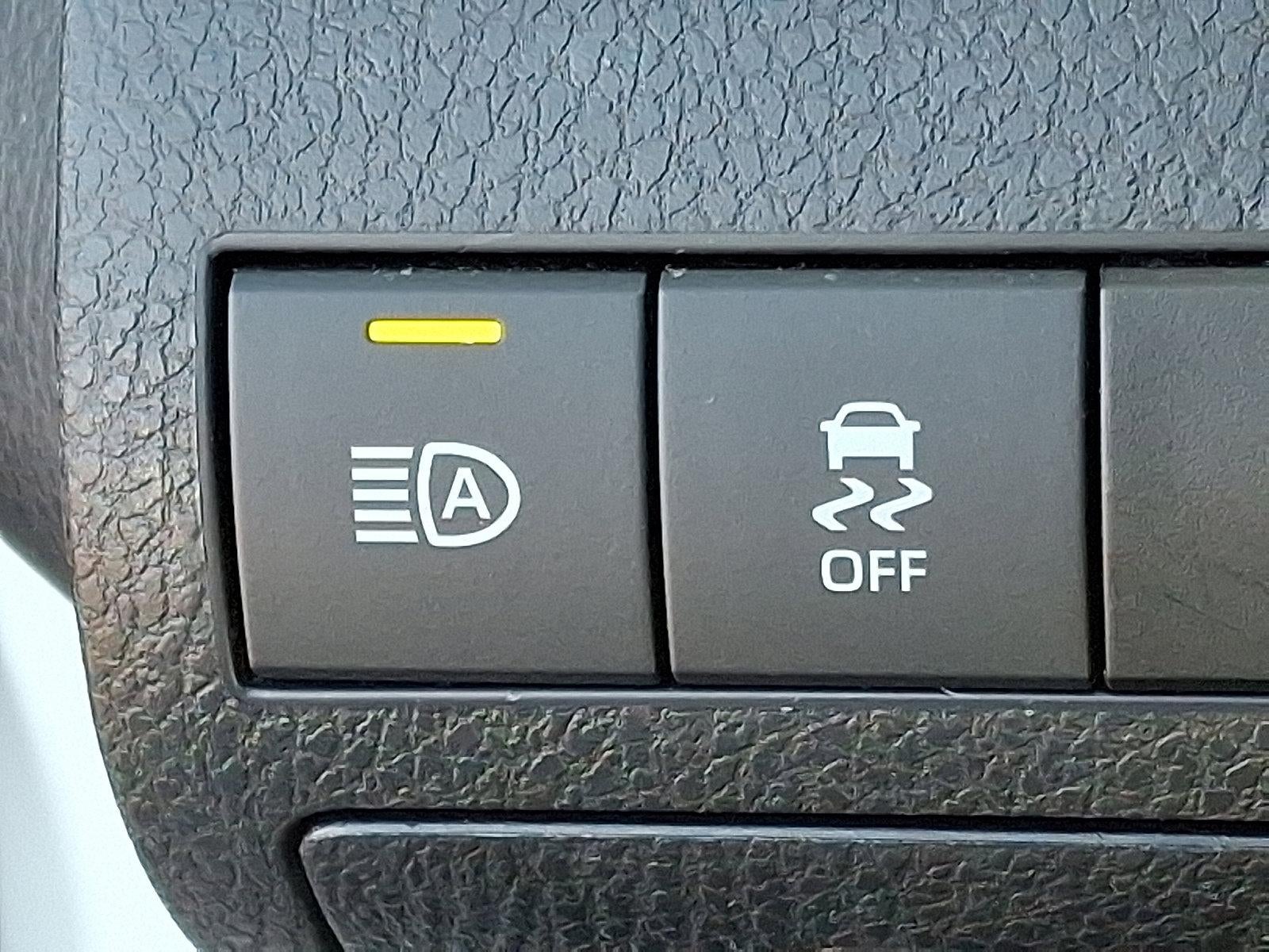 2020 Toyota Camry LE Auto (Natl)