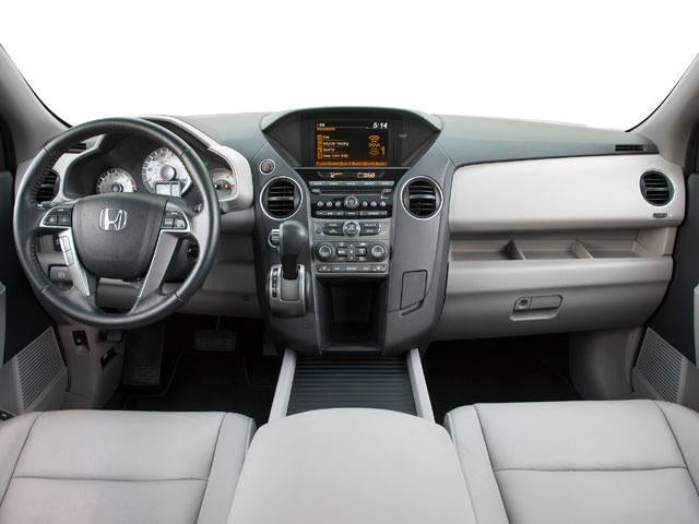 2012 Honda Pilot 4WD Touring with DVD Rear Entertainment System and Navigation
