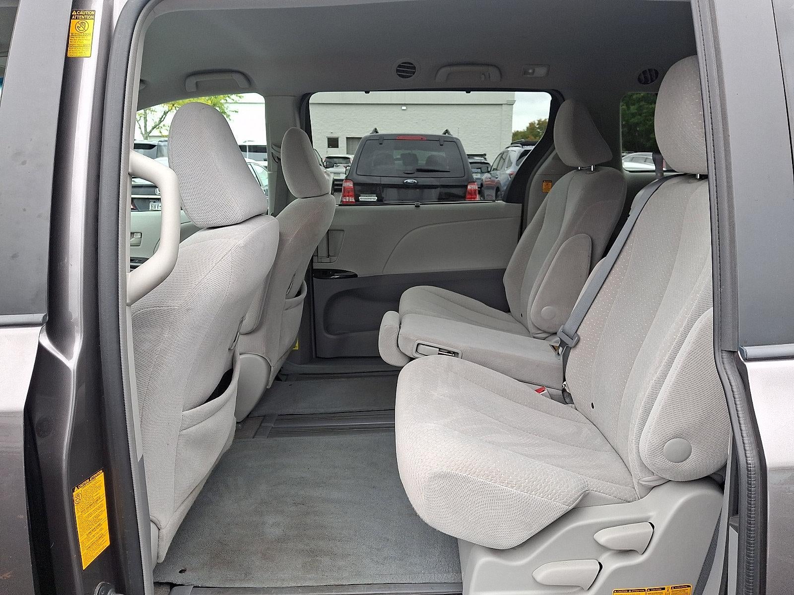 2013 Toyota Sienna 5dr 7-Pass Van V6 LE AAS FWD (Natl)