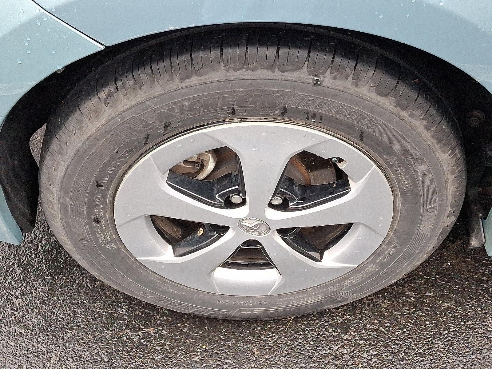 2014 Toyota Prius 5dr HB Four (Natl)