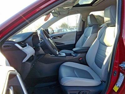 2025 Toyota RAV4 XLE Premium AWD (Natl)