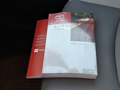 2025 Toyota RAV4 XLE Premium AWD (Natl)