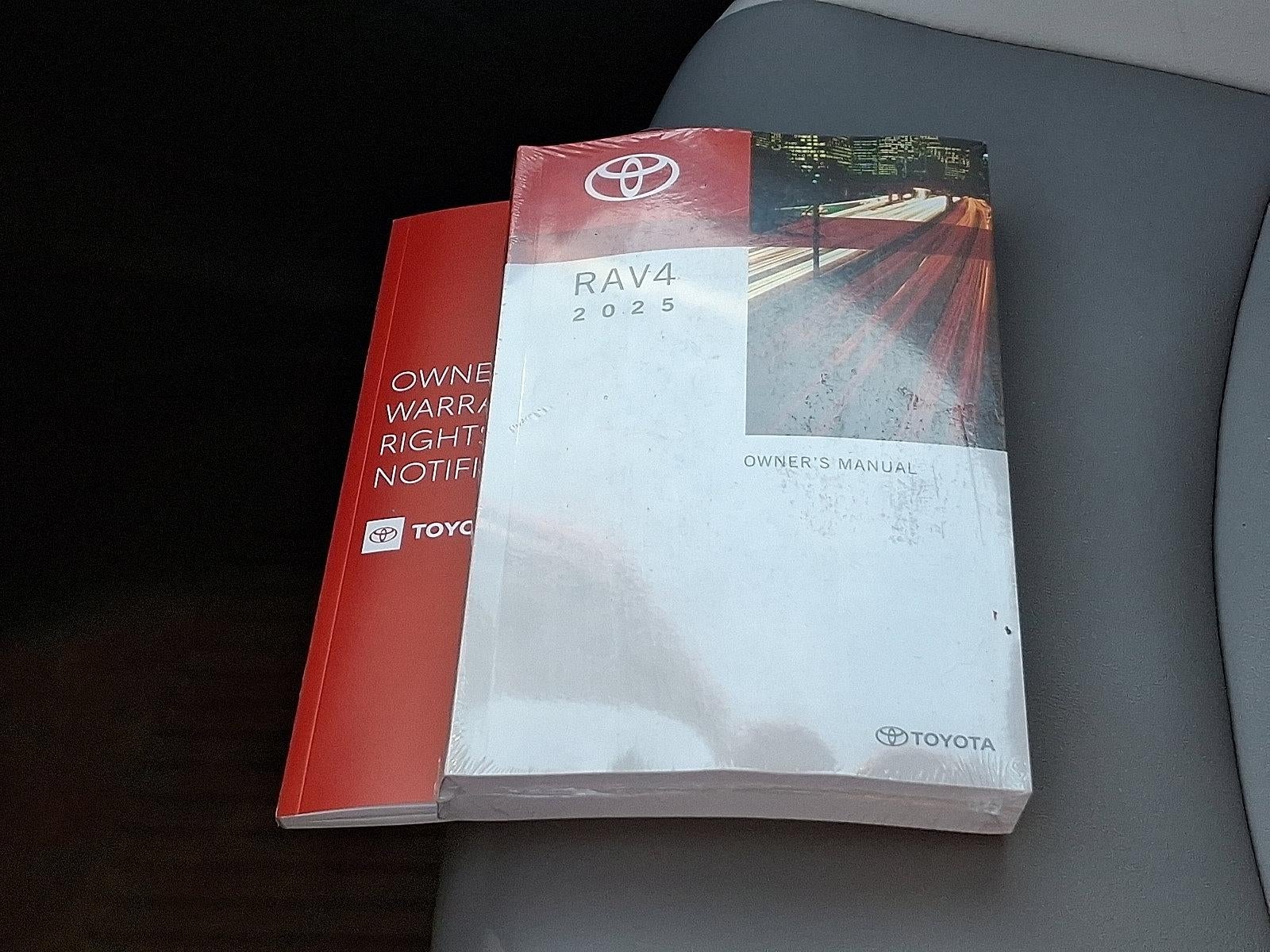 2025 Toyota RAV4 XLE Premium AWD (Natl)