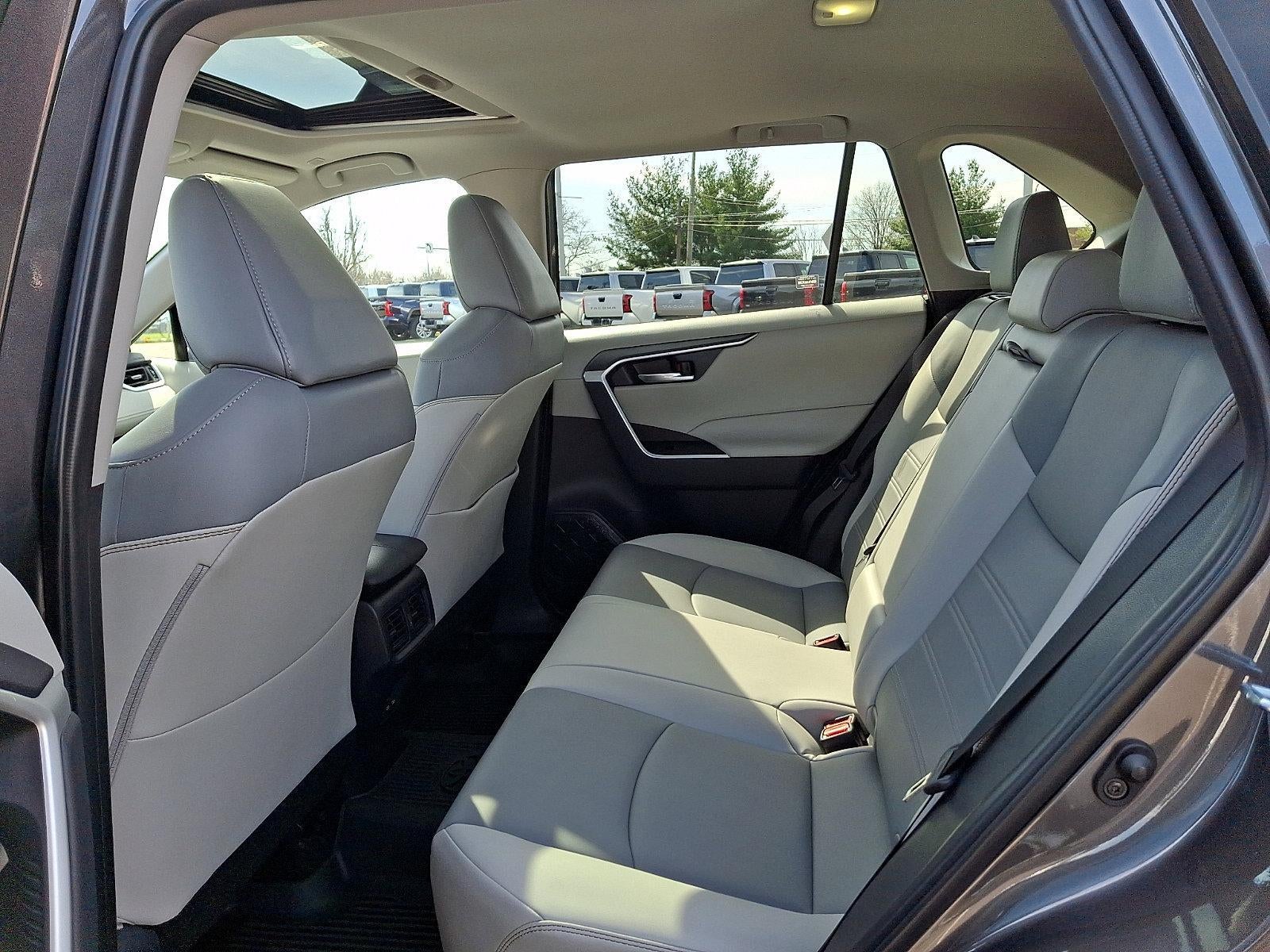 2025 Toyota RAV4 XLE Premium AWD (Natl)