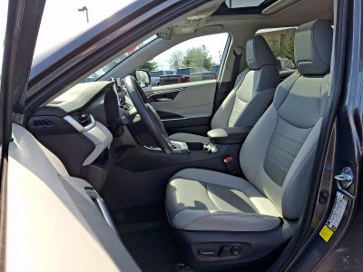 2025 Toyota RAV4 XLE Premium AWD (Natl)