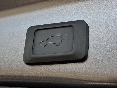 2025 Toyota RAV4 XLE Premium AWD (Natl)