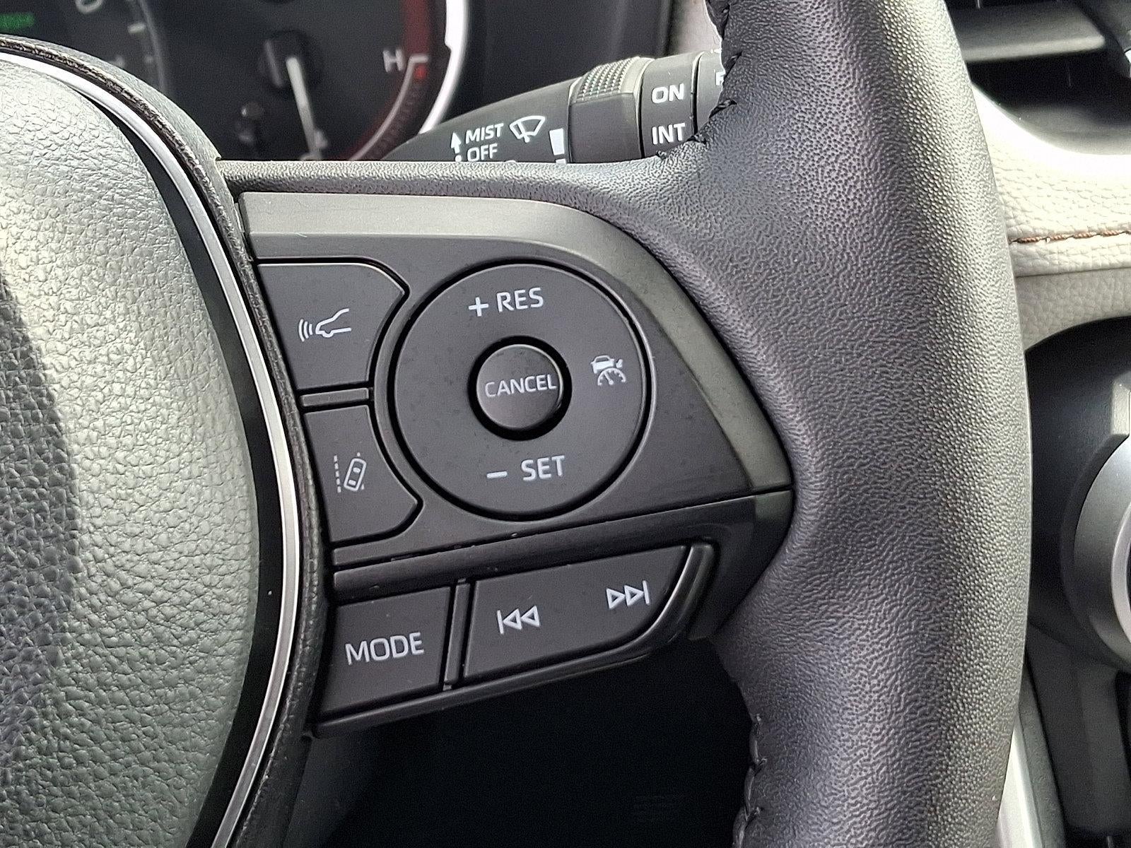 2025 Toyota RAV4 XLE Premium AWD (Natl)