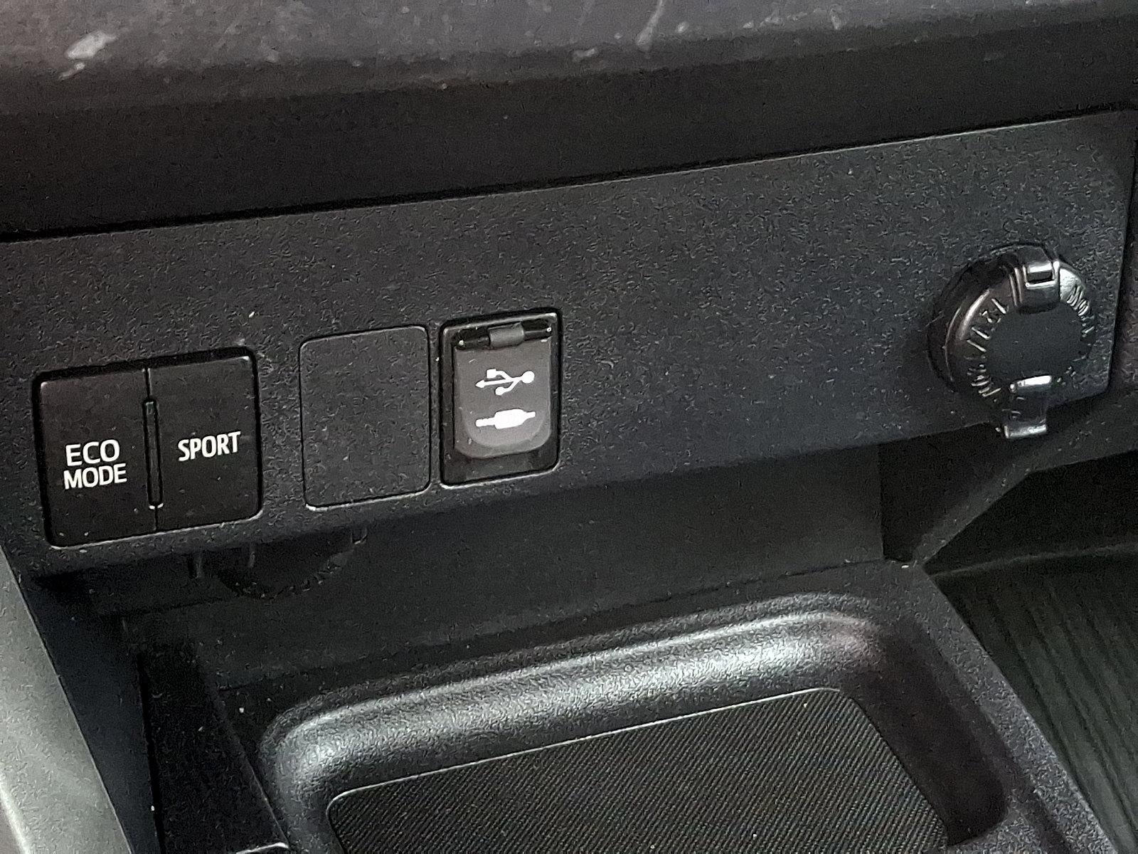 2018 Toyota RAV4 LE AWD (Natl)