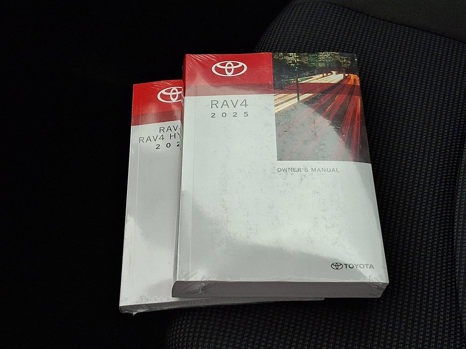 2025 Toyota RAV4 LE AWD (Natl)