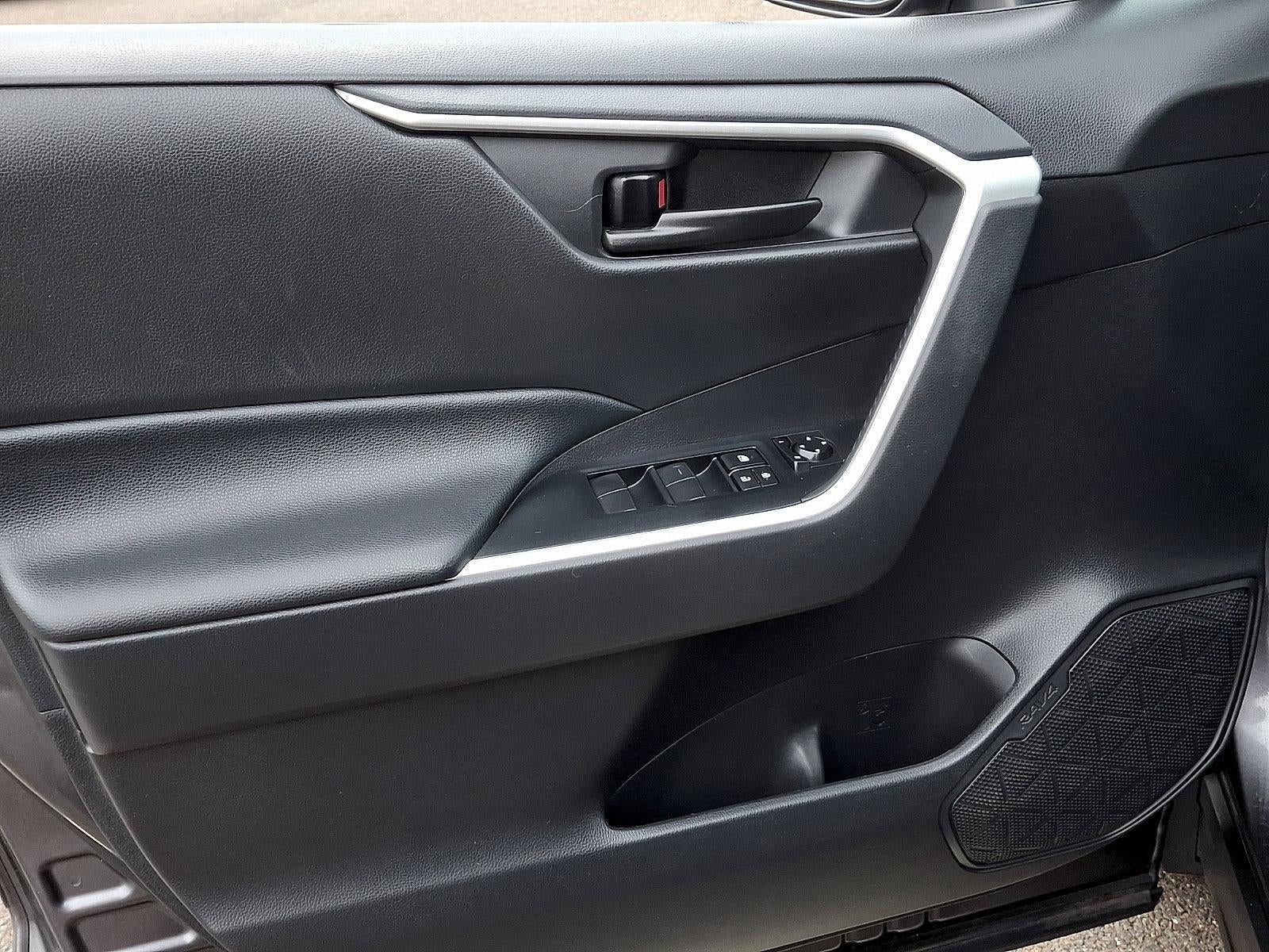2021 Toyota RAV4 LE FWD (Natl)