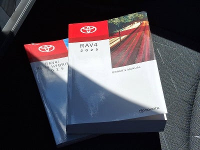 2025 Toyota RAV4 XLE AWD (Natl)