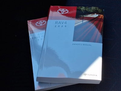 2025 Toyota RAV4 XLE AWD (Natl)