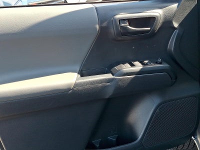 2022 Toyota Tacoma 4WD 4WD SR Double Cab 5' Bed V6 AT (GS)