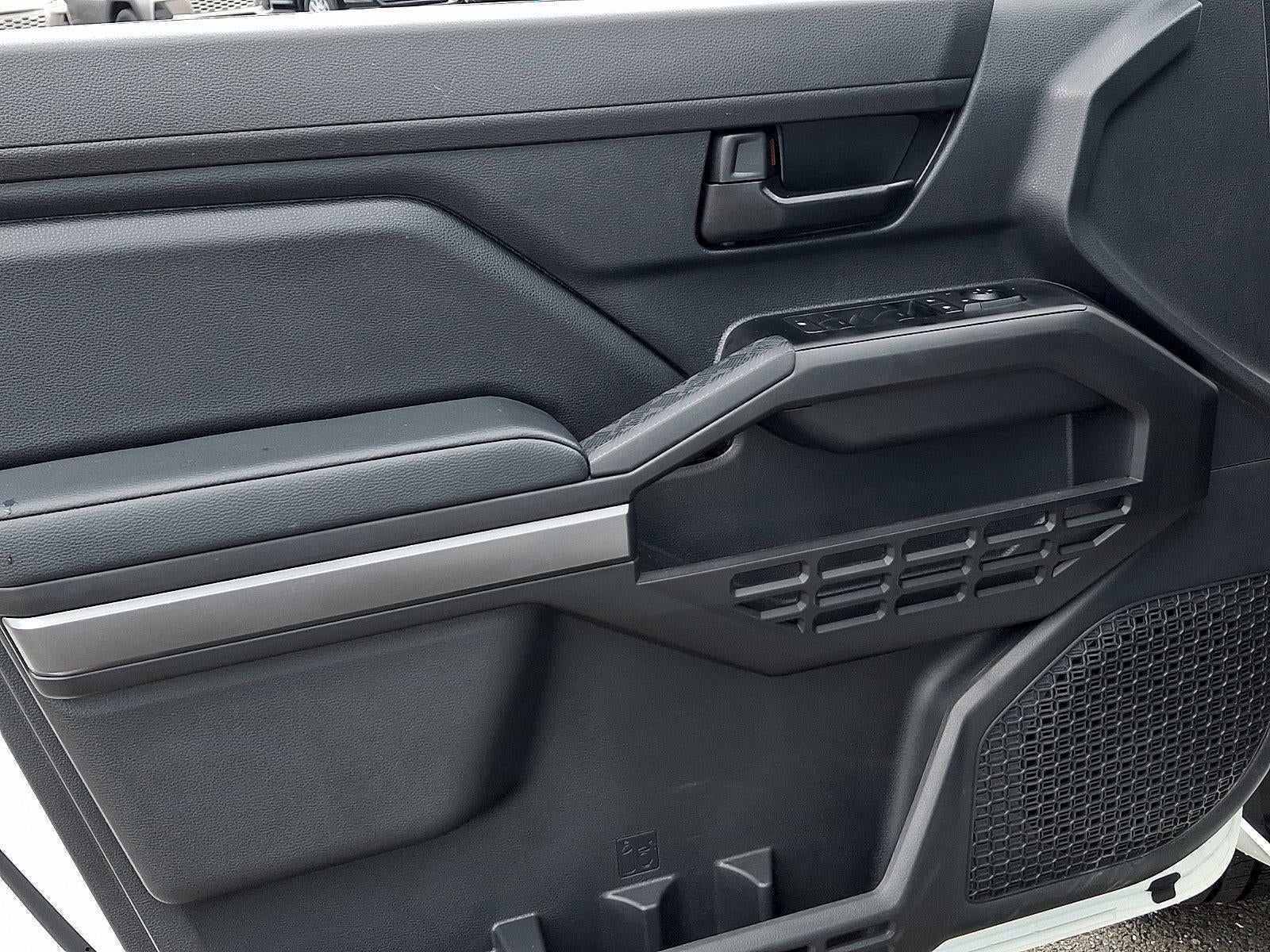 2025 Toyota Tacoma 4WD 4WD SR5 Double Cab 6' Bed AT (Natl)