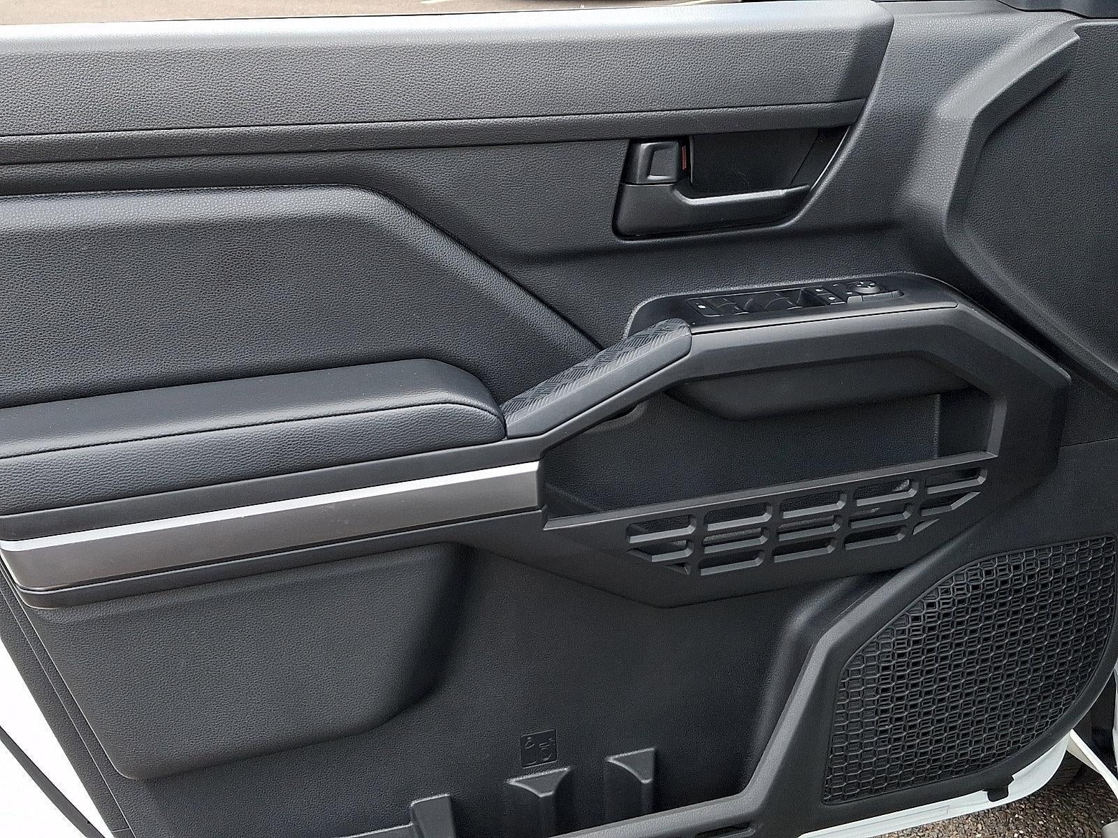 2025 Toyota Tacoma 4WD 4WD SR5 Double Cab 6' Bed AT (Natl)