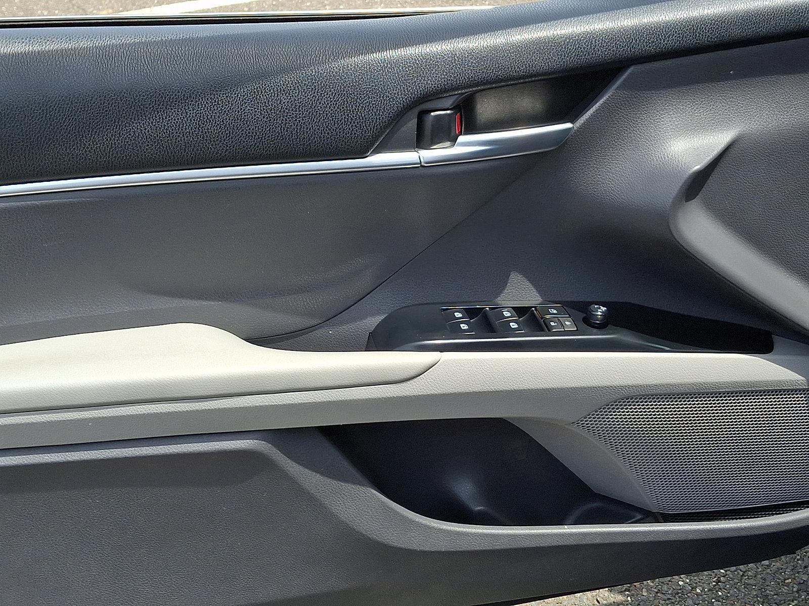 2018 Toyota Camry SE Auto (SE)