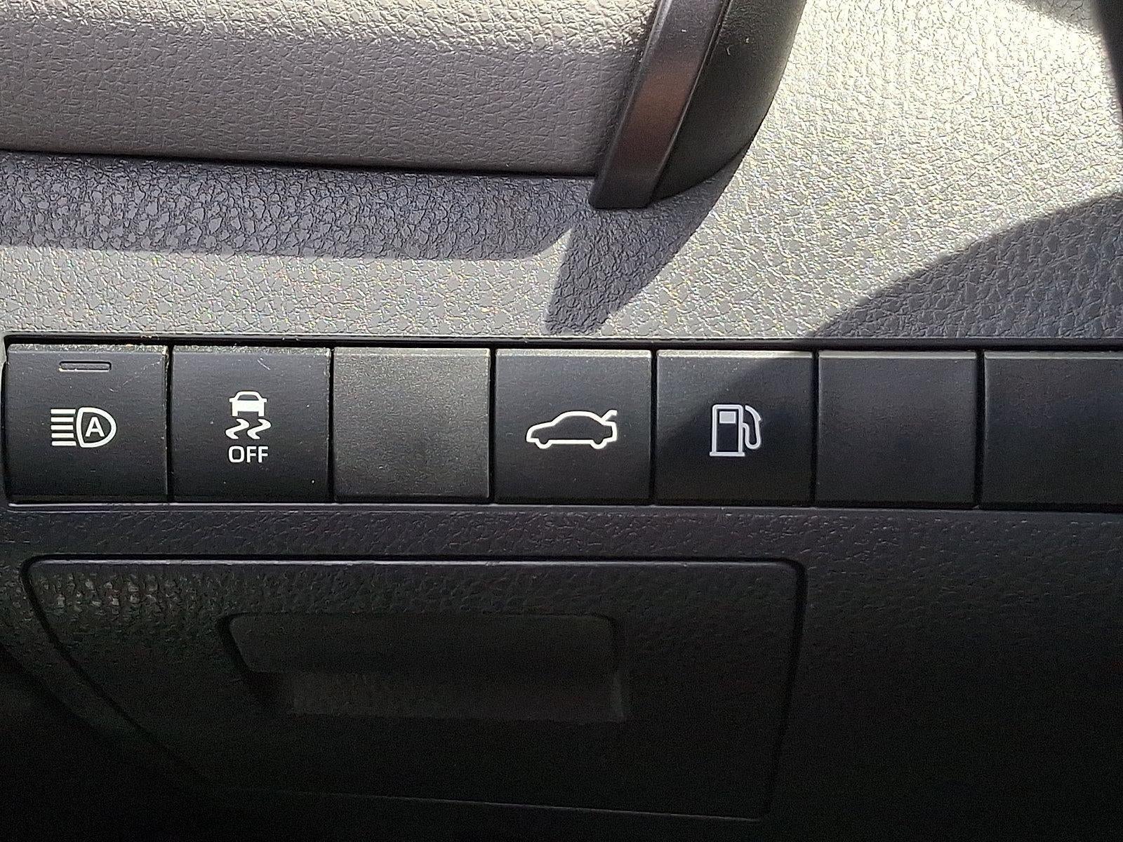 2018 Toyota Camry SE Auto (SE)