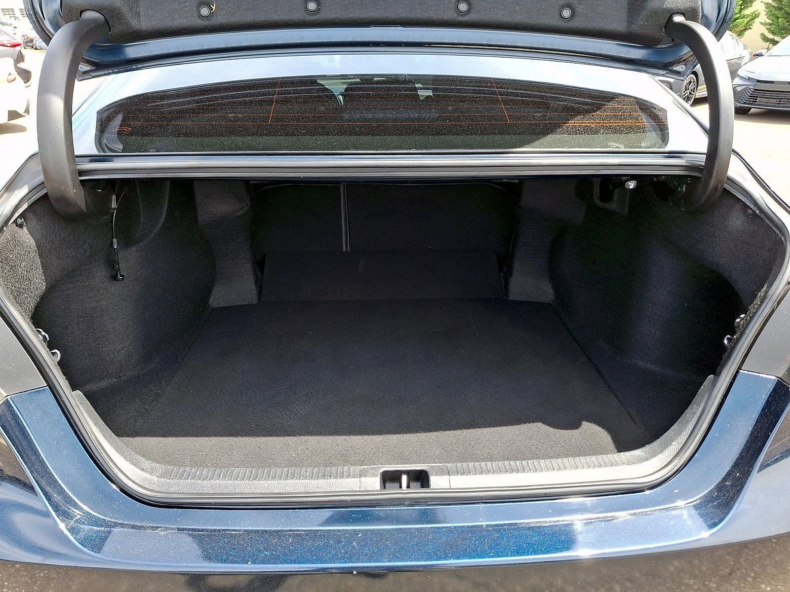 2018 Toyota Camry SE Auto (SE)