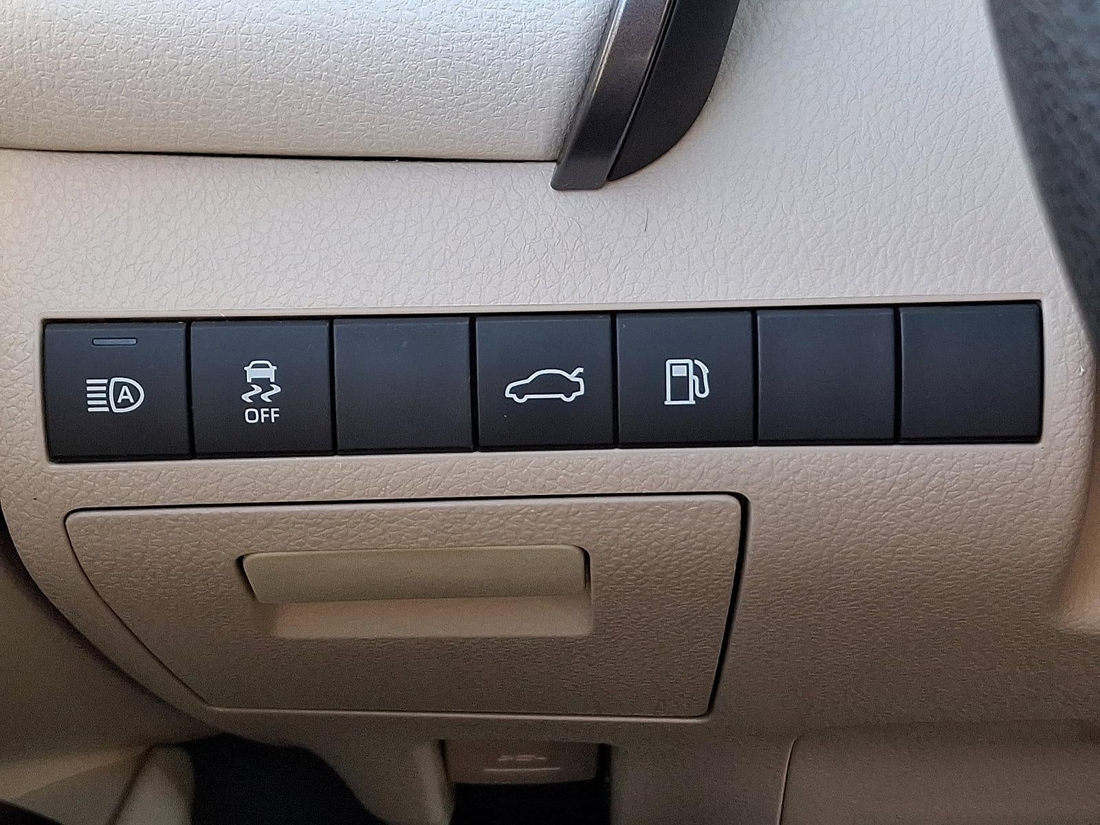 2018 Toyota Camry Hybrid LE CVT (Natl)