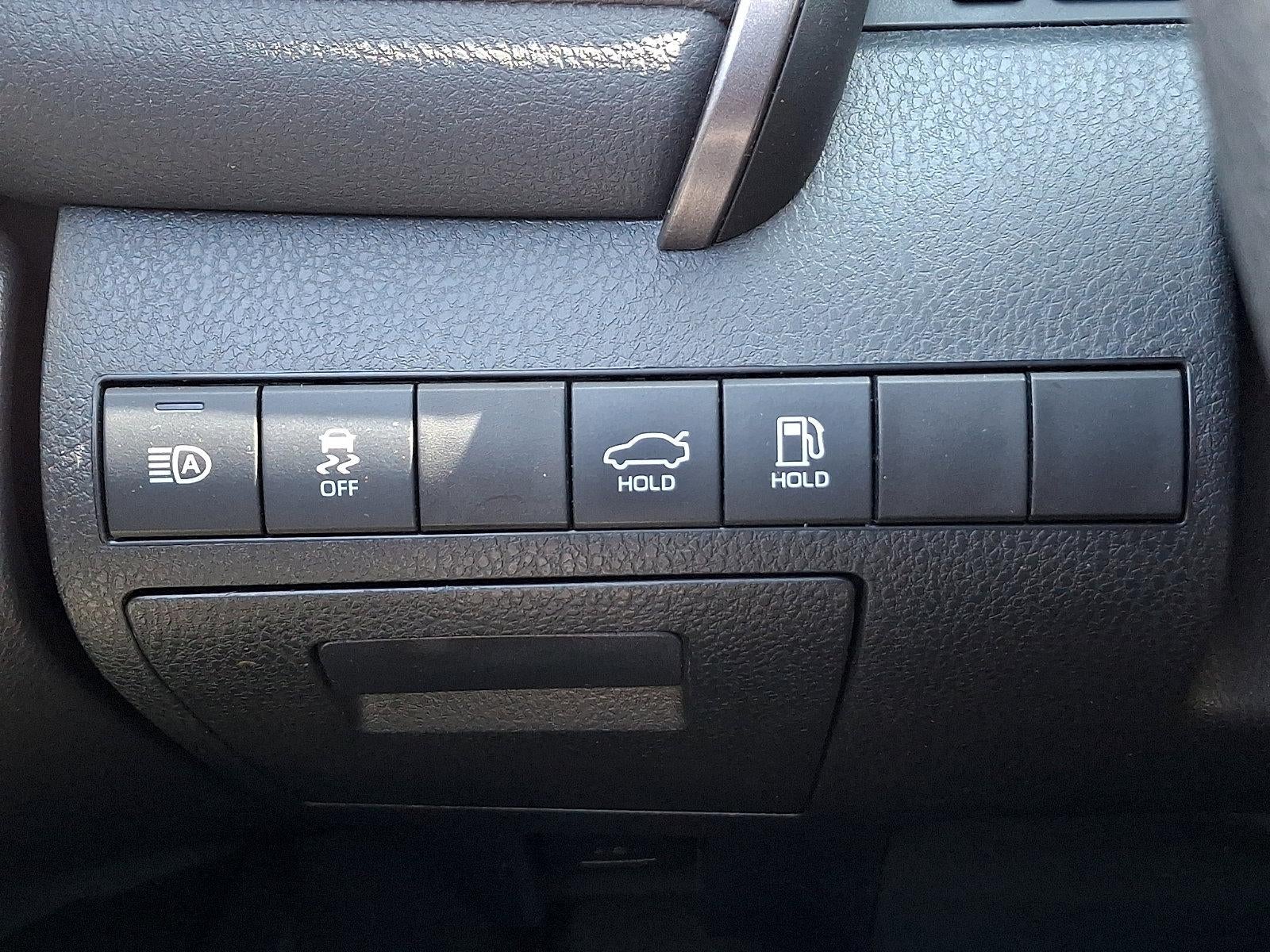 2024 Toyota Camry LE Auto (SE)