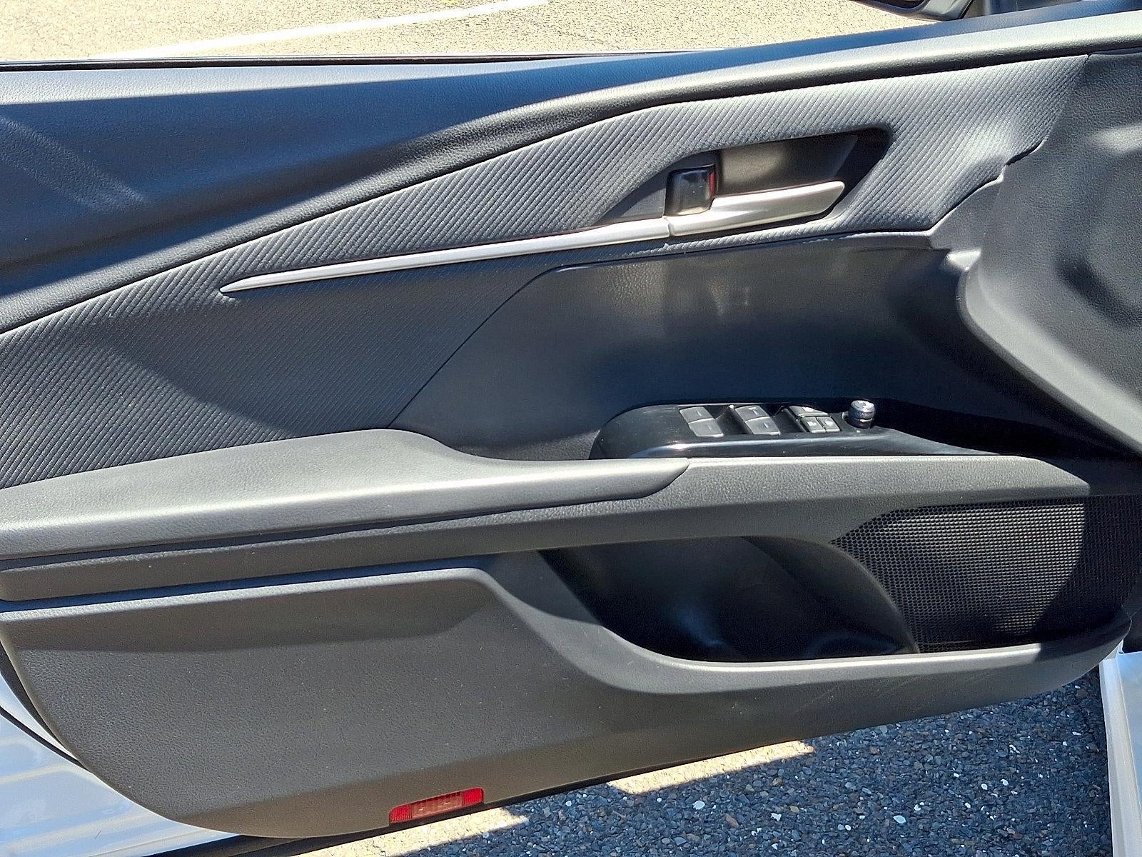 2025 Toyota Camry SE (Natl)