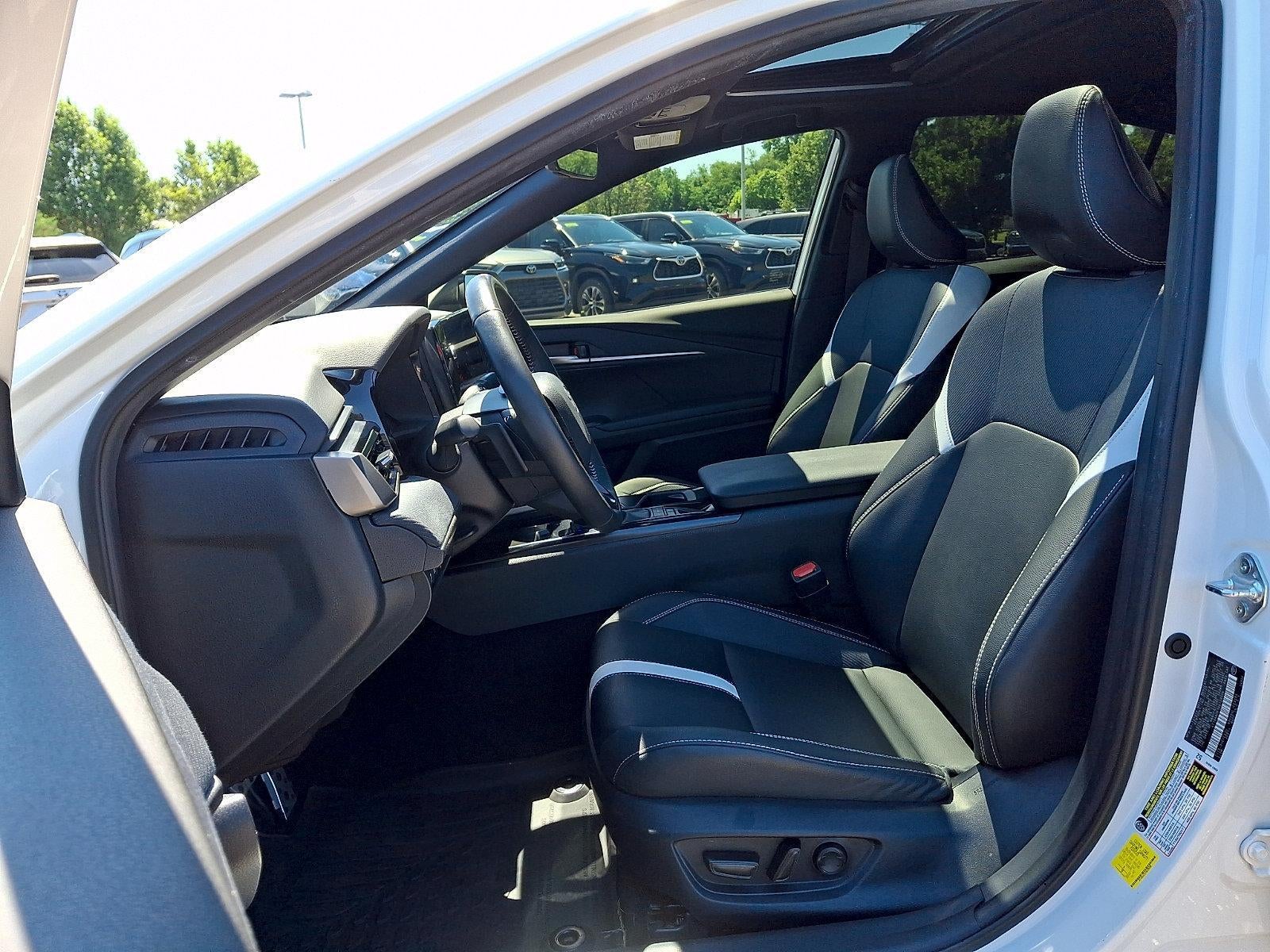 2025 Toyota Camry SE (Natl)