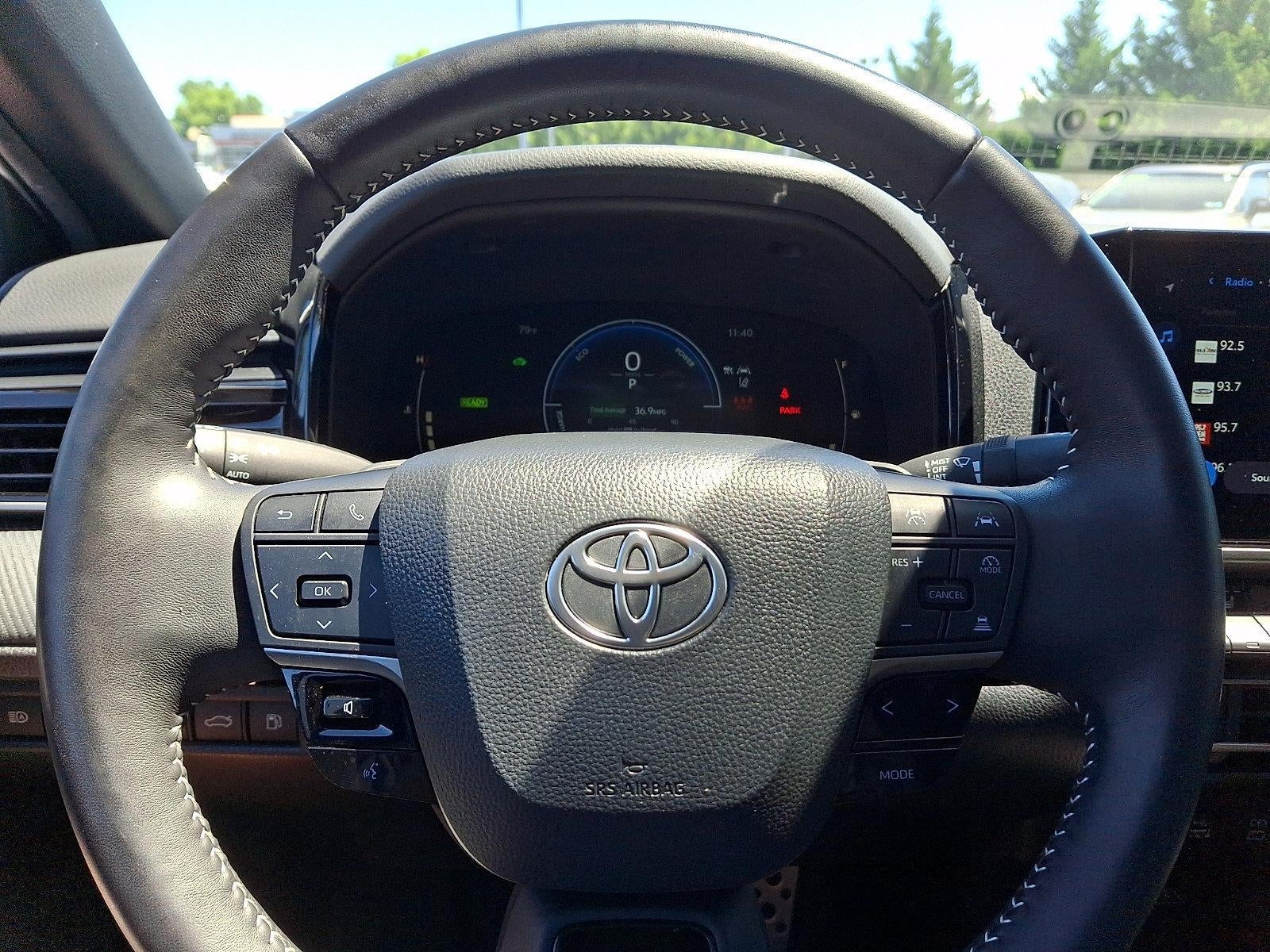 2025 Toyota Camry SE (Natl)